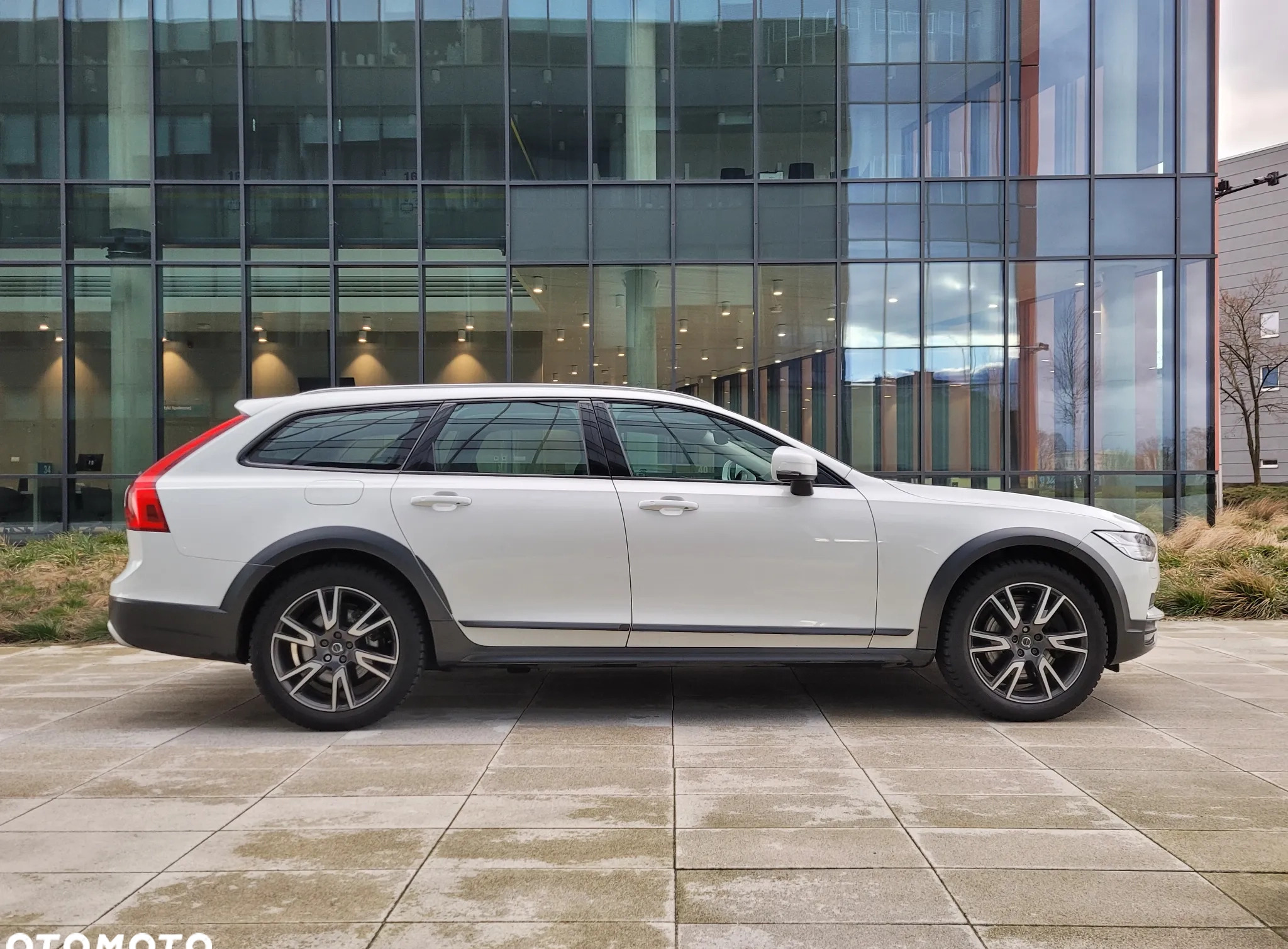 Volvo V90 Cross Country cena 129900 przebieg: 182000, rok produkcji 2020 z Zdzieszowice małe 704
